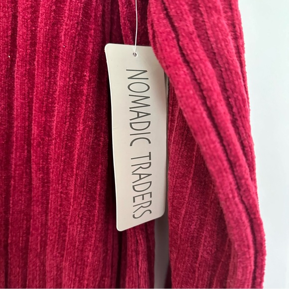 NWT Nomadic Traders Red Raspberry Women’s Turtleneck Ribbed Sweater Size XL - Picture 2 of 8
